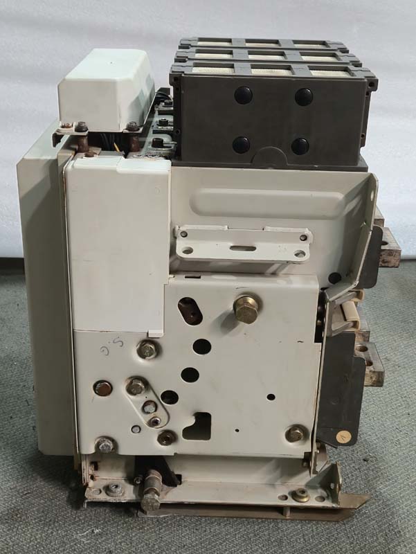 AEG ME1607H AIR CIRCUIT BREAKER 1600A-5 AEG ME1607H AIR CIRCUIT BREAKER 1600A