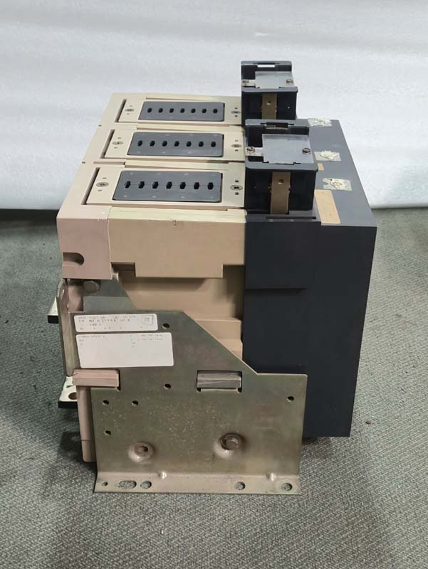 MERLIN GERIN M10NI AIR CIRCUIT BREAKER 1000A
