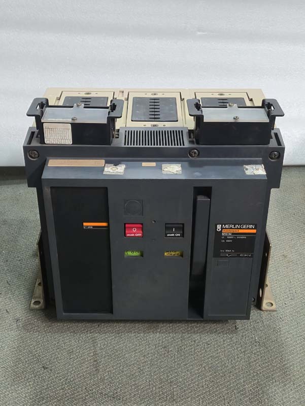 MERLIN GERIN M10NI AIR CIRCUIT BREAKER 1000A