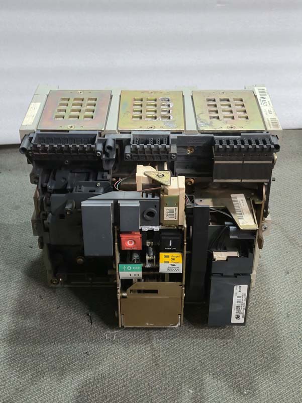 MERLIN GERIN NW12NA AIR CIRCUIT BREAKER 1200A-12