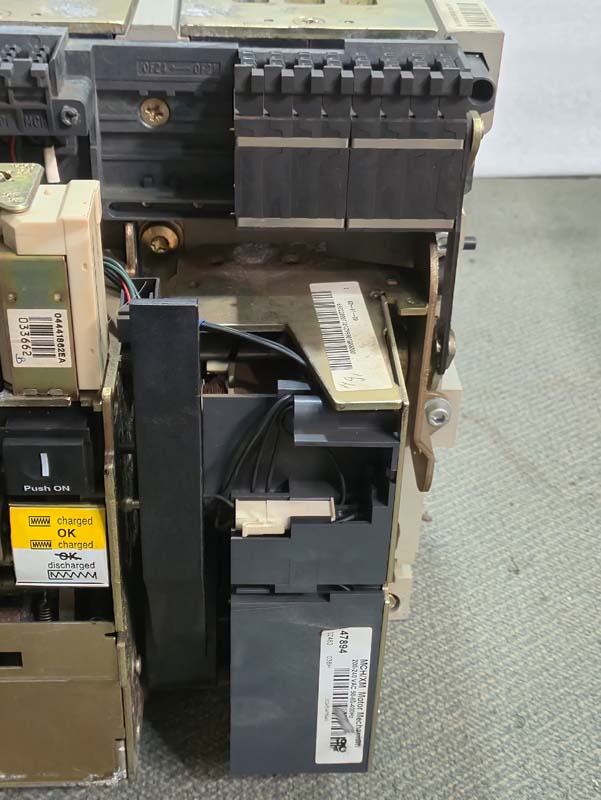 MERLIN GERIN NW12NA AIR CIRCUIT BREAKER 1200A-12