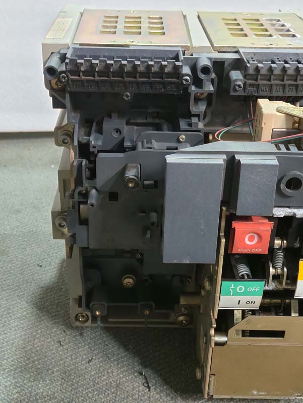 MERLIN GERIN NW12NA AIR CIRCUIT BREAKER 1200A-12