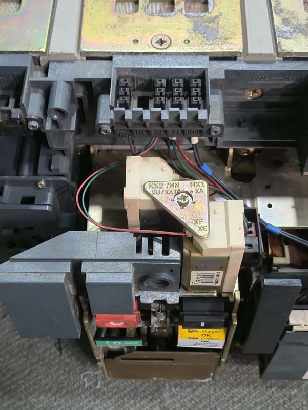 MERLIN GERIN NW12NA AIR CIRCUIT BREAKER 1200A-12